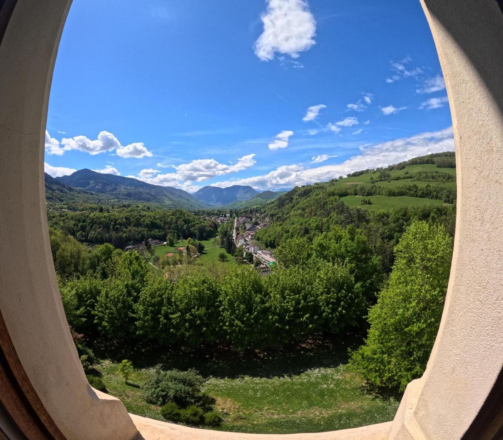 Le Belvedere De La Grand Croix Dans Le Chateau D'Uriage Saint-Martin-dʼUriage Екстериор снимка